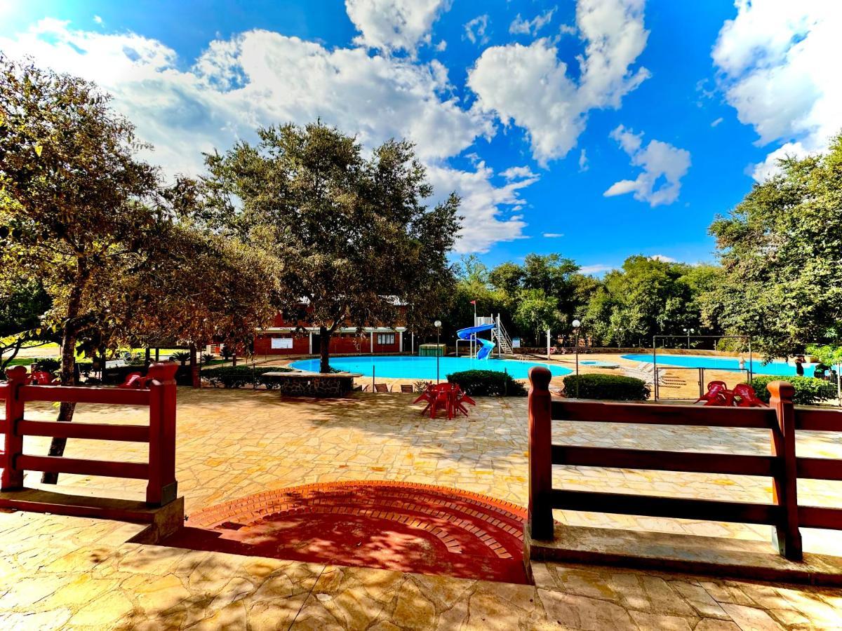 Parque Hotel Manantial Hohenau 外观 照片