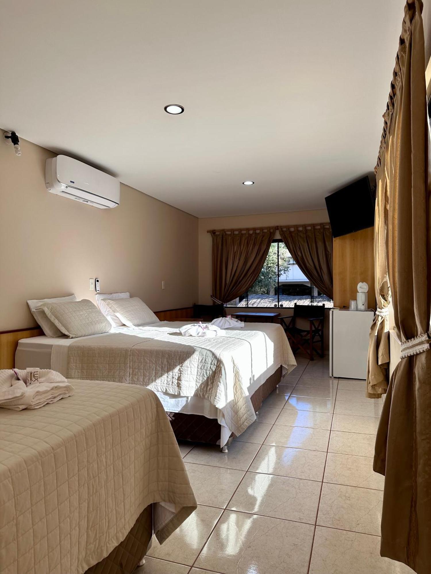 Parque Hotel Manantial Hohenau 外观 照片