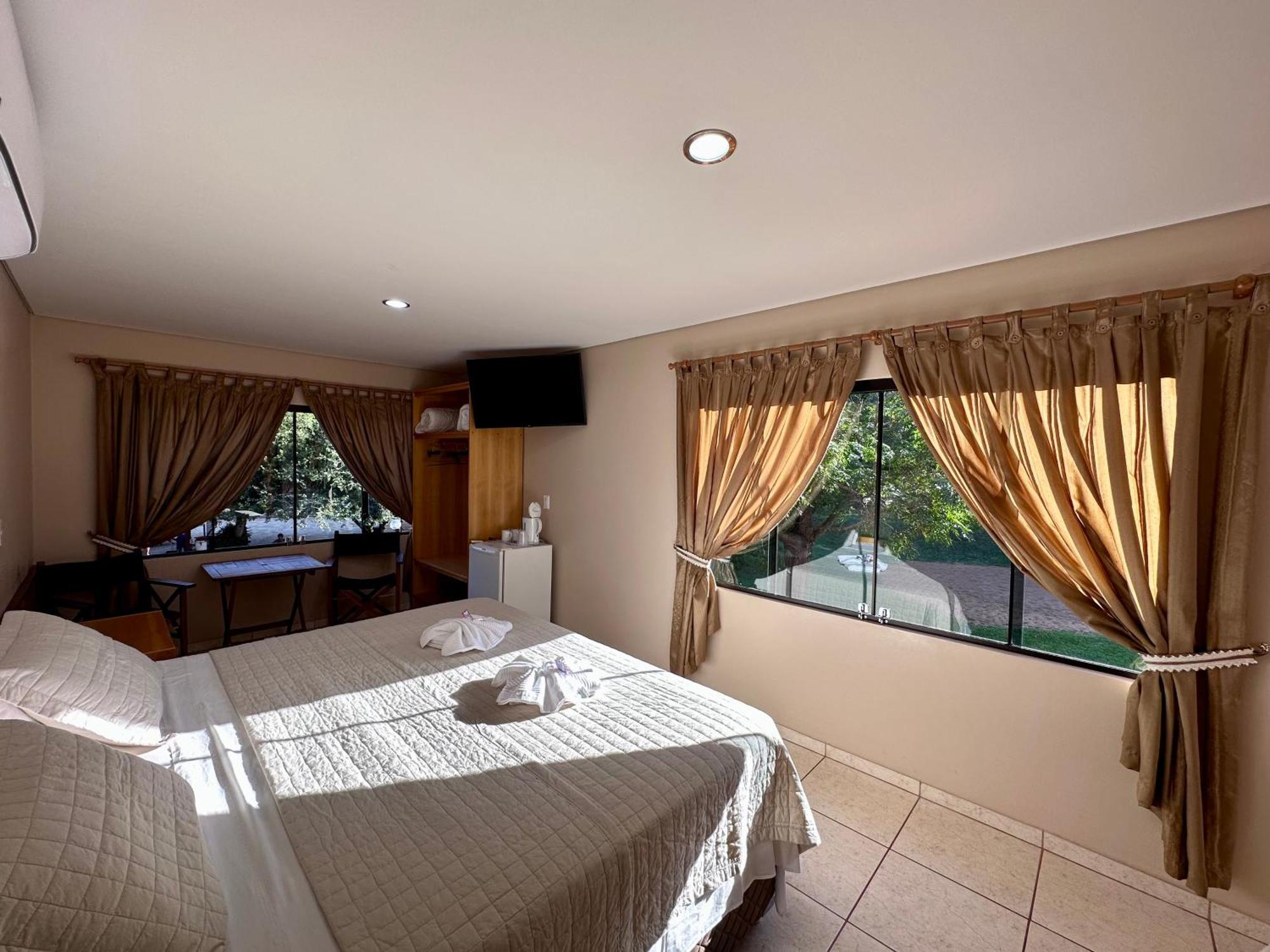 Parque Hotel Manantial Hohenau 外观 照片