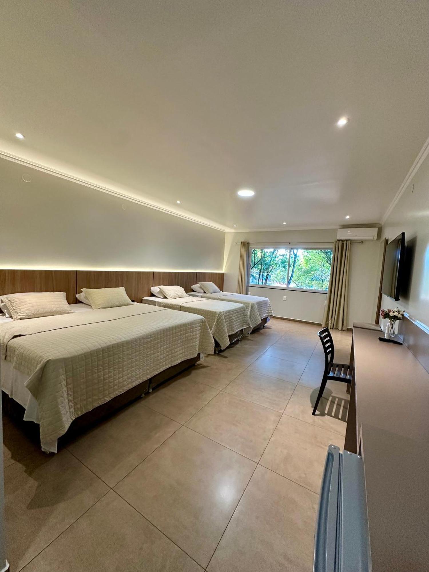 Parque Hotel Manantial Hohenau 外观 照片