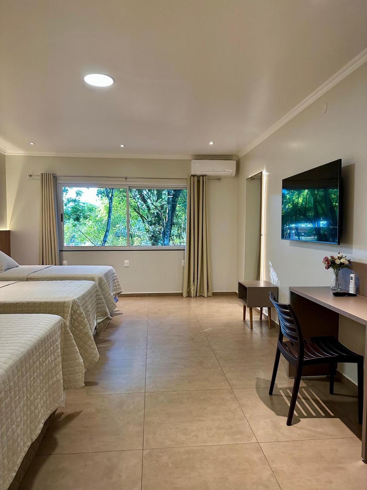 Parque Hotel Manantial Hohenau 外观 照片