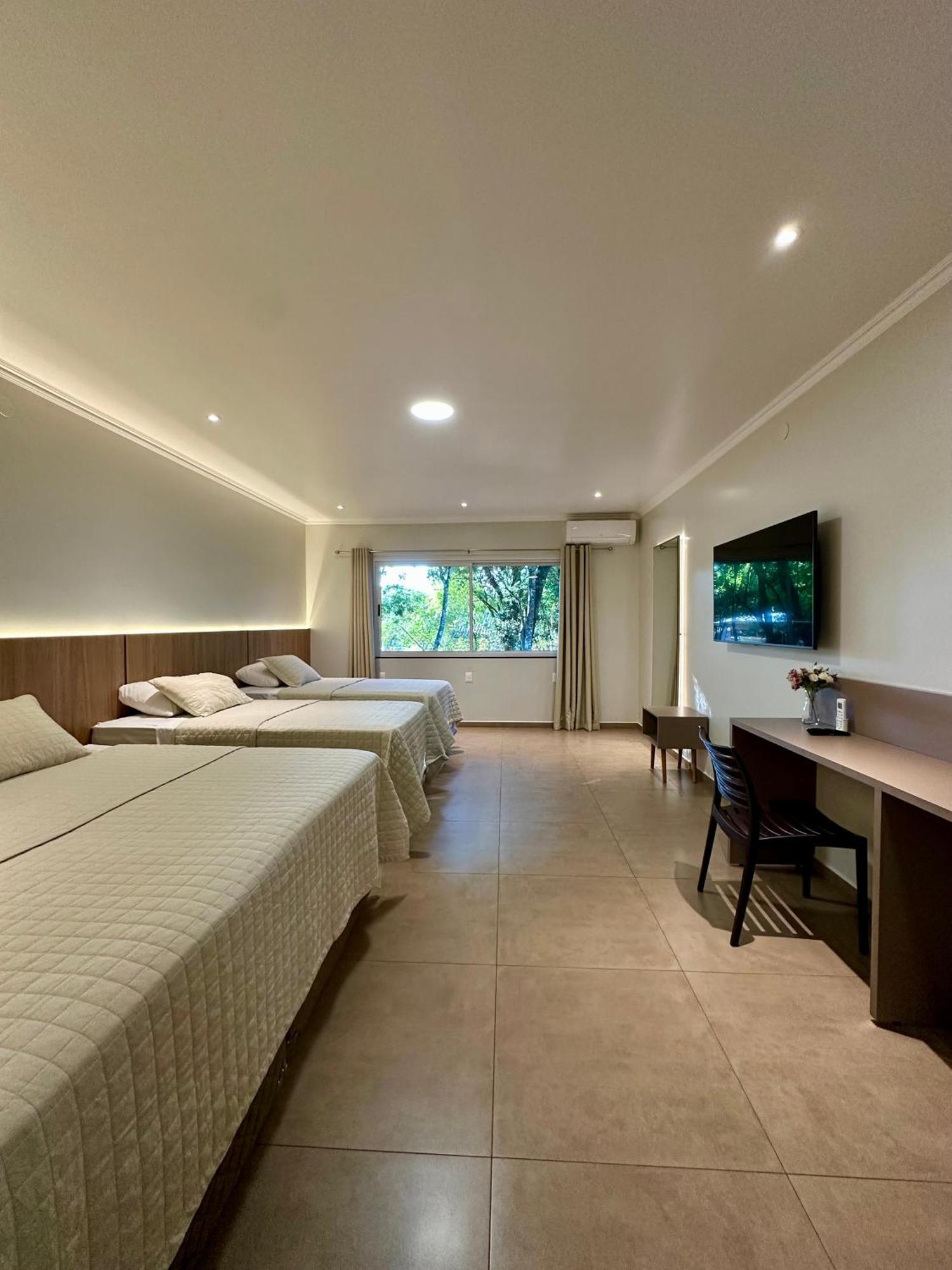Parque Hotel Manantial Hohenau 外观 照片