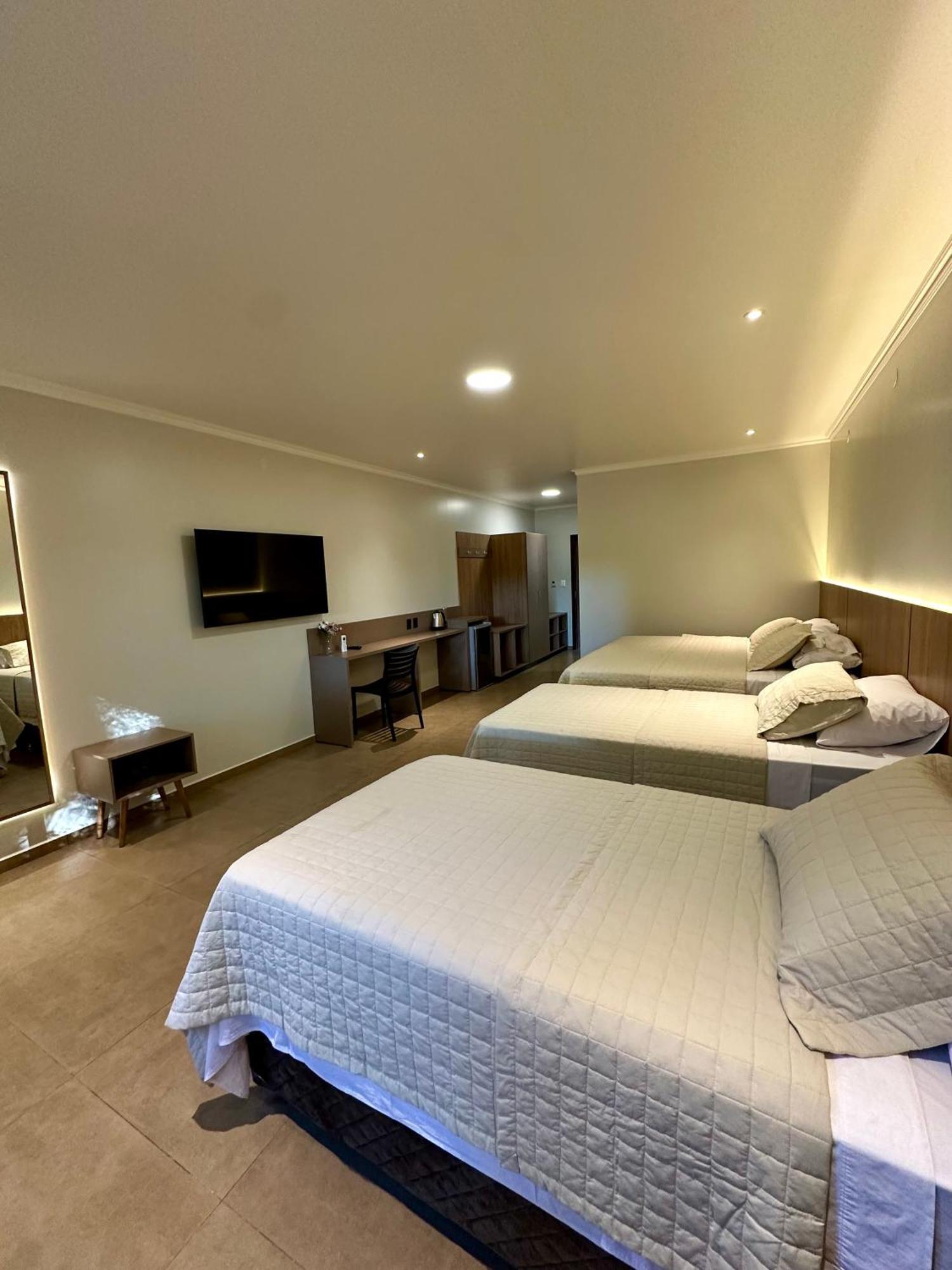 Parque Hotel Manantial Hohenau 外观 照片